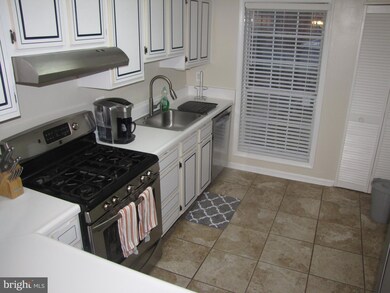 11944 Cardamom Dr, Woodbridge, VA 22192 - photo 4