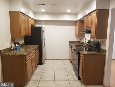 3748 Persimmon Cir unit 3748, Fairfax, VA 22031 - photo 3