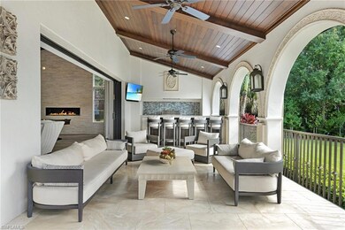 Varanda with wet bar and outdoor Kitchen