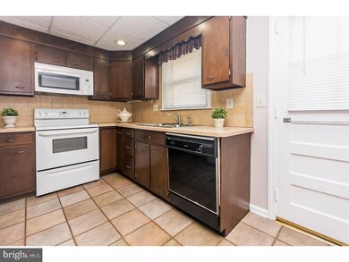 154 Saint Charles St, Drexel Hill, PA 19026 - photo 7