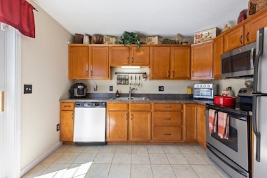 34 Regency Ct unit 34, Chicopee, MA 01020 - photo 5