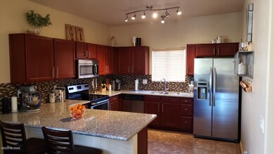 Kitchen Photo 1
