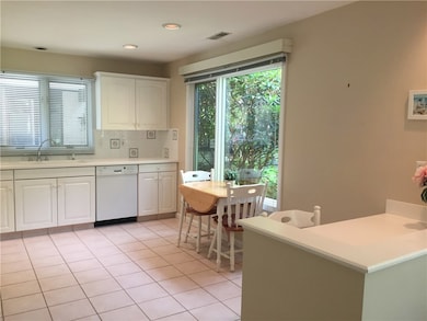 14 Martingale Ln, Narragansett, RI 02882 - photo 3