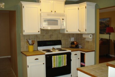 Kitchen w/Island