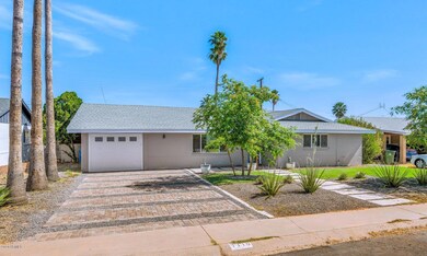 110 E Pierce St-large-002-001-Front Exte