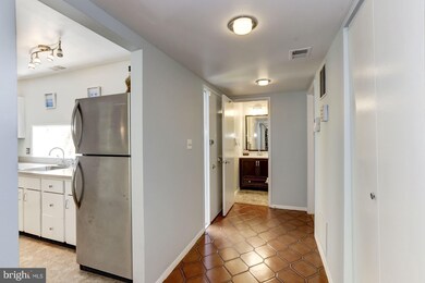 11519 Links Dr, Reston, VA 20190 - photo 5