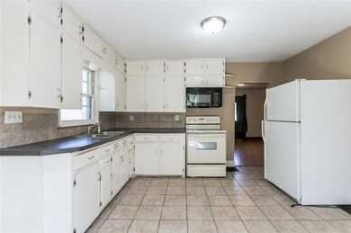 121 Main St, Center Point, IA 52213 - photo 7