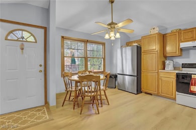 6321 W 130th St, Parma Heights, OH 44130 - photo 4