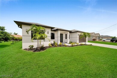 View of front of home featuring a front lawn