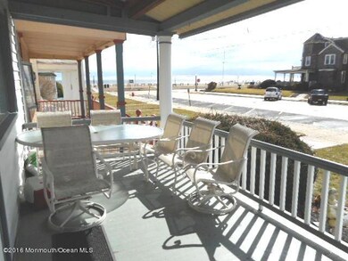 9main front porch 2016