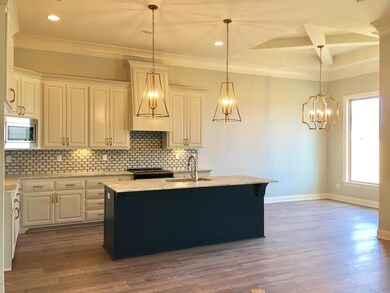 Kitchen & Dining