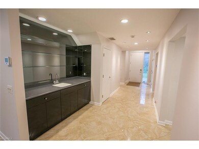 Foyer hallway that leads to the back of the condo.