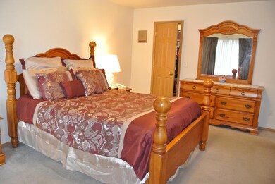 OVERSIZED MASTER BEDROOM
