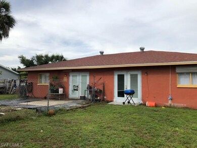 Rear view of 2071 Hunter Blvd