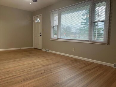 4142 25th St, Columbus, IN 47203 - photo 3