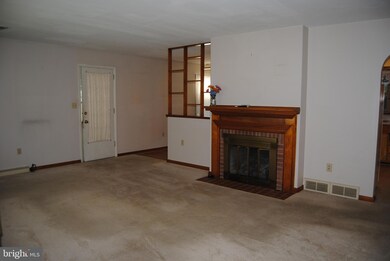 235 W Myrtle St, Littlestown, PA 17340 - photo 5