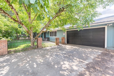 634 Frederick Ct, Cave Junction, OR 97523 - photo 2