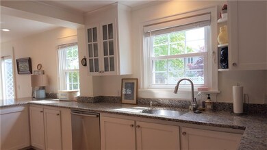 12 Morgan St, Newport, RI 02840 - photo 5