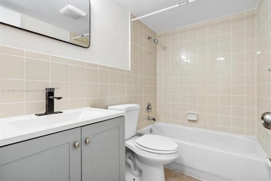 1715 N 16th Ave unit 215, Hollywood, FL 33020 - photo 4