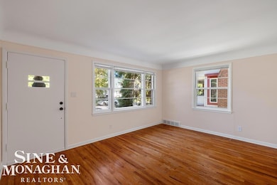 1793 Roslyn Rd, Grosse Pointe Woods, MI 48236 - photo 4