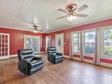 406 Featherston St, Cleburne, TX 76033 - photo 7