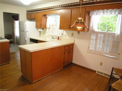 Kitchen eating area