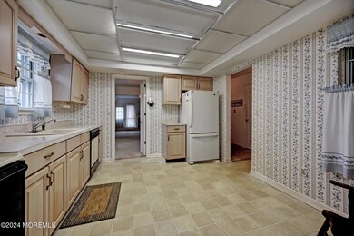 8 Cherry Ct, Spring Lake, NJ 07762 - photo 2