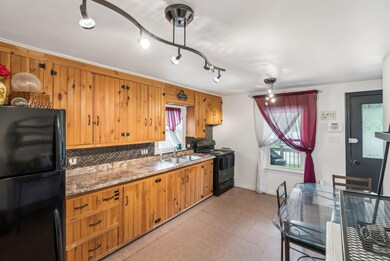 520 Lincoln St, Lewiston, ME 04240 - photo 4