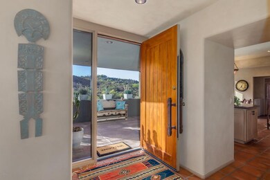 006_Entry ~ Foyer