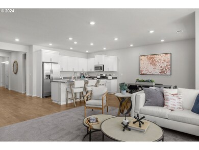 2046 SE 10th Ave, Canby, OR 97013 - photo 2