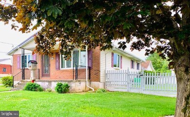 4356 Naylor Ln, Whitehall, PA 18052 - photo 2