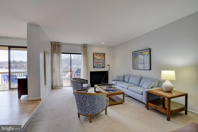 11074 Thrush Ridge Rd, Reston, VA 20191 - photo 5