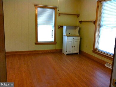 954 W Main St, New Holland, PA 17557 - photo 2