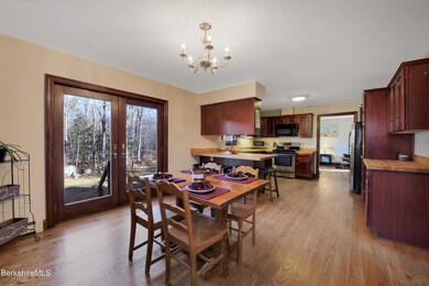 7-Dining Area-Kitchen