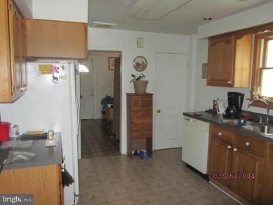 4901 Kenwood Ave, Baltimore, MD 21206 - photo 6