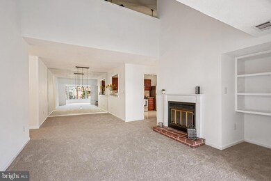 2203 Hunters Run Dr, Reston, VA 20191 - photo 4