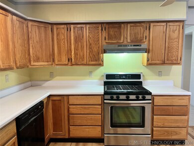 Kitchen / Gas Range