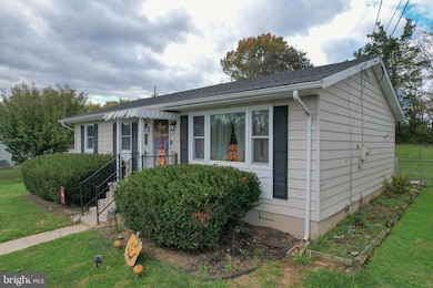 106 S McDonald St, Ranson, WV 25438 - photo 2