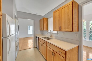 913 Locust Ln, Charlottesville, VA 22901 - photo 7