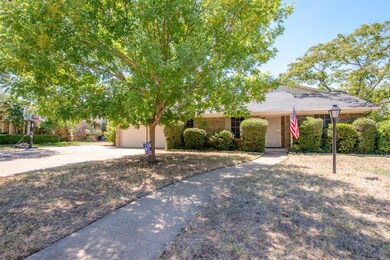 1236 Wedgewood Dr, Cleburne, TX 76033 - photo 3