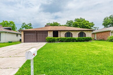 16619 David Glen Dr, Friendswood, TX 77546 - photo 2