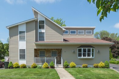 16 Maple Hazlet-154