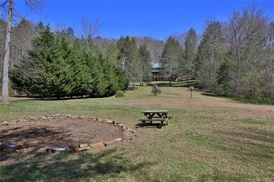 Fire pit - Large Front Yard