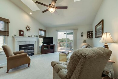 06_ChecotahPlace_205_Living01