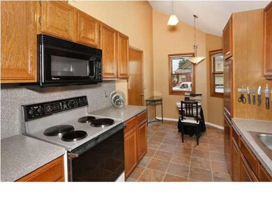 KITCHEN ALL APPLIANCES STAY