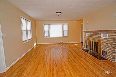 524 N Frolic Ave, Waukegan, IL 60085 - photo 3