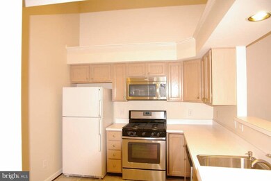 9220 Cardinal Forest Ln unit J, Lorton, VA 22079 - photo 6