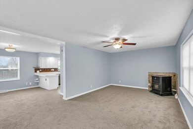 2302 Pheasant Ridge Rd, Mahomet, IL 61853 - photo 5