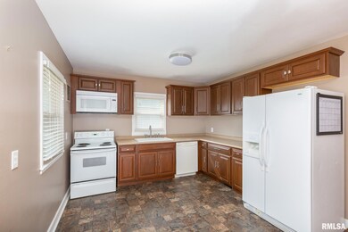 2811 Washington St, Davenport, IA 52804 - photo 3