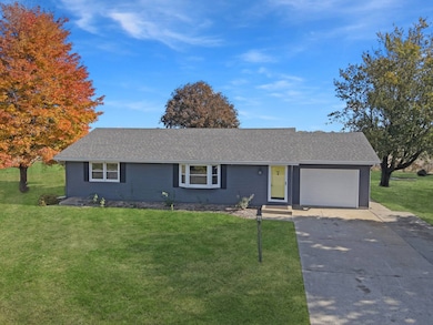 48 Bay Shore Dr, Lacon, IL 61540 - photo 3